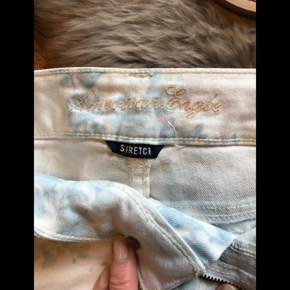 AEO White flowered Jean shorts size 4 - Picture 3 of 6